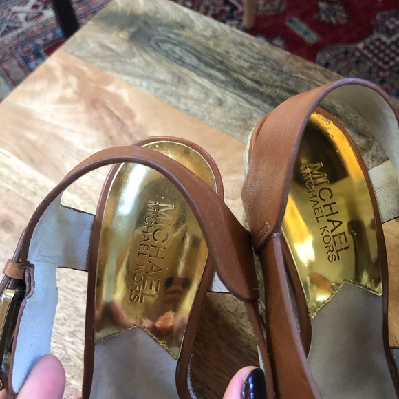 Michael Kors Giovanna tan leather wedge sandals - Picture 3 of 8